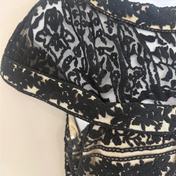 Jovani Black and Cream Lace Maxi Dress - Evening Gown - Size 10 - Picture 3 of 16